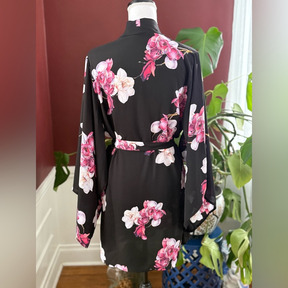 Black Floral Magnolia Kimono Robe - Picture 6 of 9